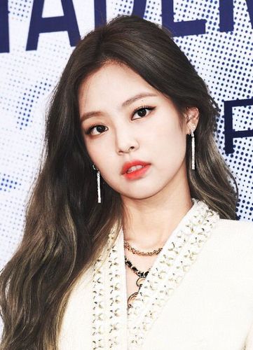 jennie粉丝炫富被骂,粉头集资千万跑路,粉丝们太疯狂吧!