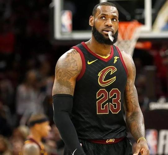 控球后卫:勒布朗-詹姆斯