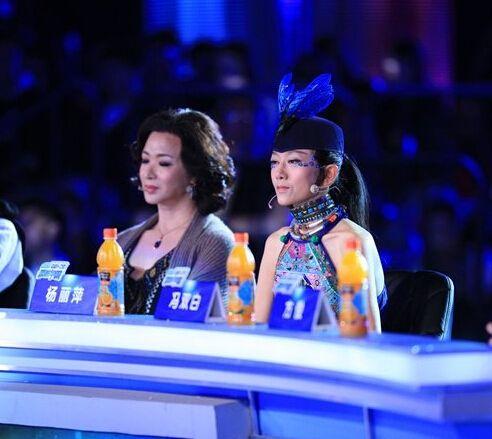 杨丽萍不满金星点评当场拍桌子,不料金星霸气回怼,网友:说得好