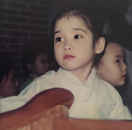 iu李知恩小时候萌照来袭