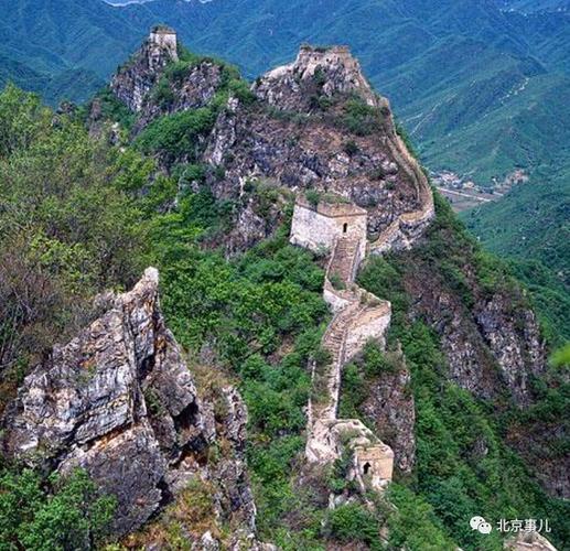 一家四口爬北京野长城父亲从15米高坠崖多亏包里装了