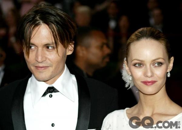 最震惊的绝对是德普交往14年的前女友,法国女星凡妮莎·帕拉迪丝.