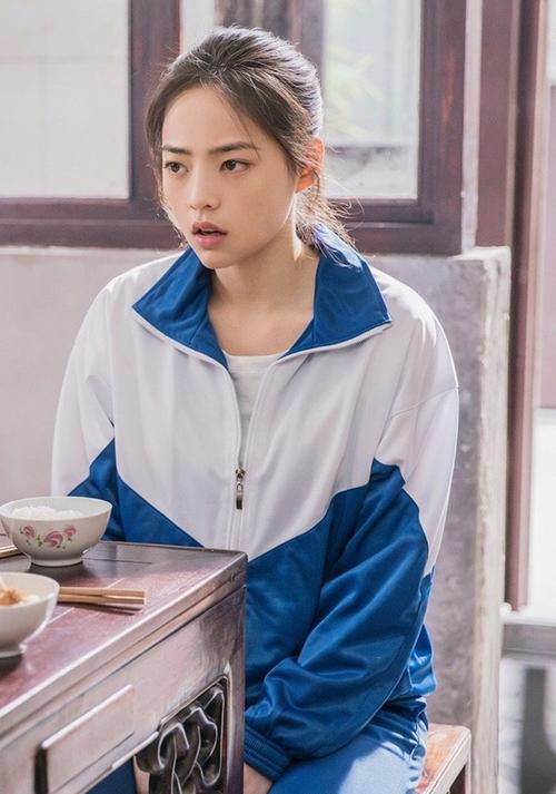 原来苏明玉小时候是校花!穿一身长裙 "枕头"都美飘了!