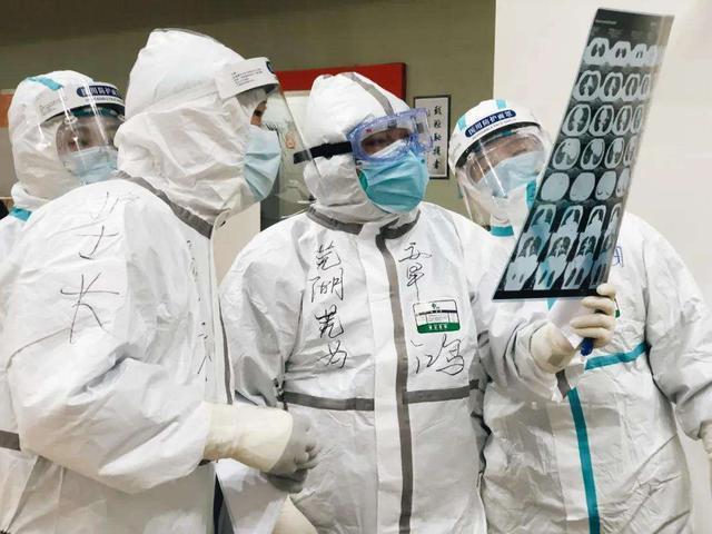 中国抗疫堪称"现场直播"