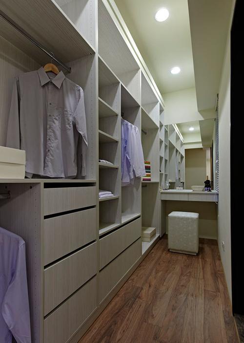 美式风格更衣室装修图片