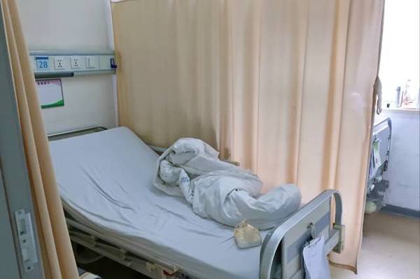 在这里,学着面对死亡丨复旦肿瘤医院综合治疗病房的