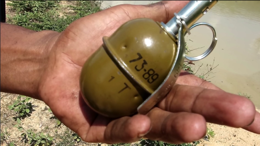 现实中的rgd-5手榴弹威力大不大?扔在水里是这样的