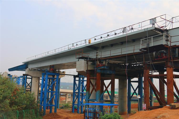 带你走进红河州建水个旧至元阳高速公路蚂蟥塘互通立交钢箱梁工程