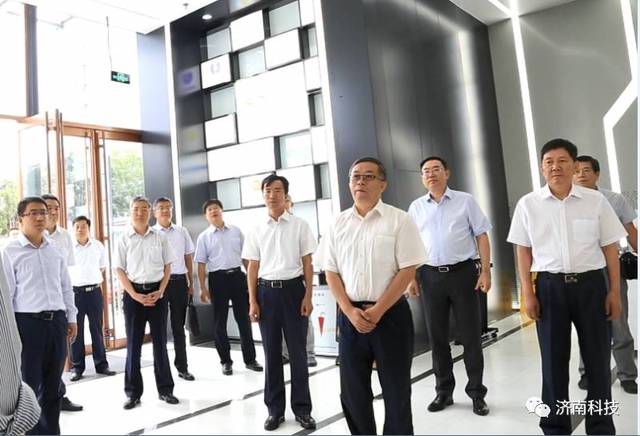 济南市人大常委会副主任许强一行调研市科技金融大厦