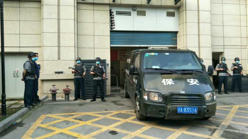 幕后 了不起的守押者——记重庆保安集团金盾押运有限公司的武装守