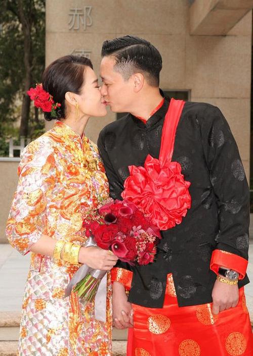 胡杏儿大婚晒美照 婚纱照性感