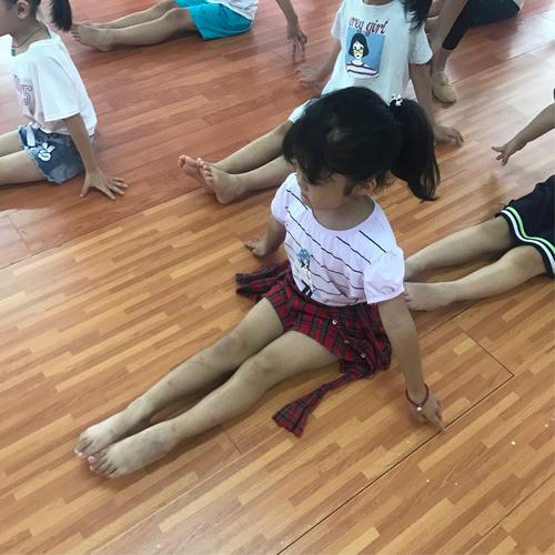 hjsy汇嘉幼儿园暑期学前班舞蹈体验课!