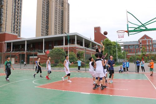东湖初中:球类运动会 任青春在指尖飞扬