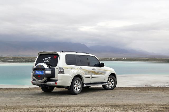 "山猫"帕杰罗迎来升级,长4米9新增车联网,两把差速锁越野更强