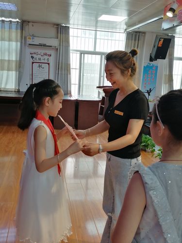 二曲街道东街小学"名校 "教育联合体三年级"我身边的好人好事"讲故事