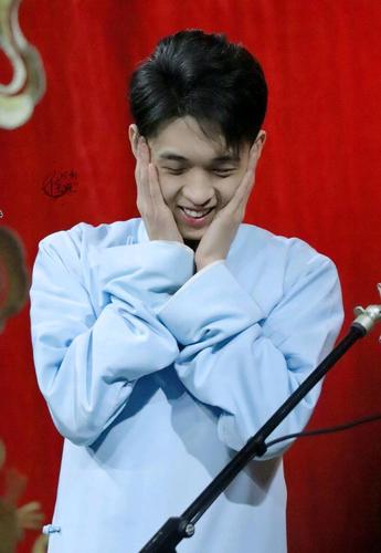 德云社秦霄贤生日场小园子演出罢演 黄牛炒票一张票上千