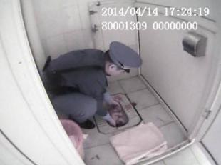 女厕所便盆里惊现男婴 19岁少女产子后吓懵(图)