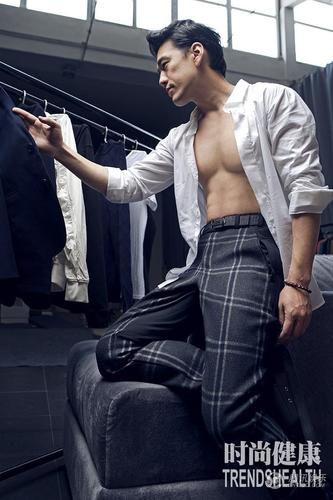 高清:王耀庆时尚写真露胸肌 展现运动型男魅力 7张
