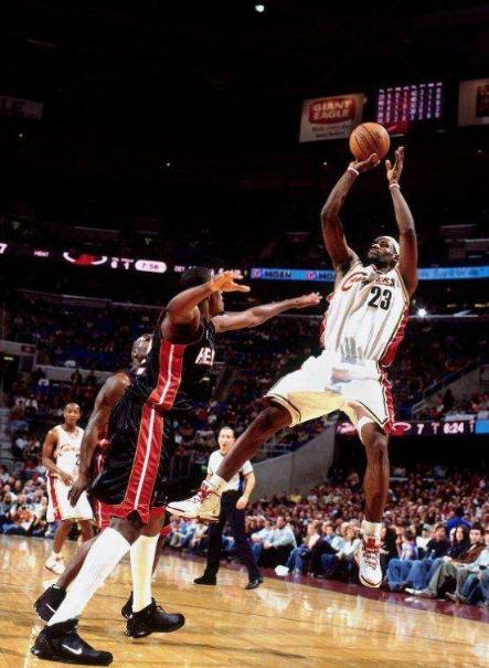 后仰跳投分5个等级:詹姆斯c级,麦迪ss级,那sss级呢?