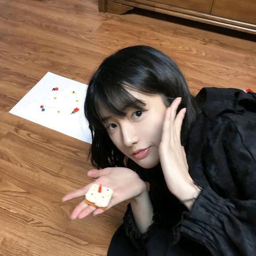 小清新干净乖巧女生头像_小清新_围巾_头像分享_素材