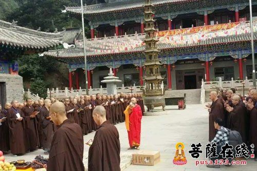 2015年9月12日,辽宁鞍山龙泉寺隆重举办放生法会,法会由亲海大和尚
