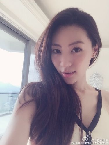[娱乐][娱乐]王滢amber:[玫瑰][玫瑰][玫瑰] - 微博