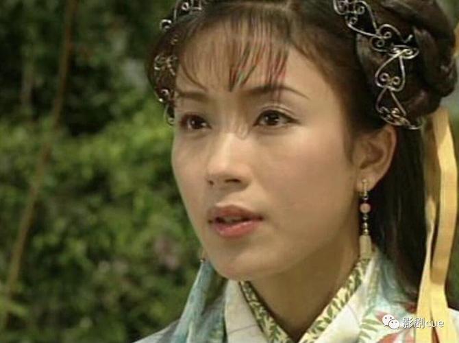 1999年,和大多数演员一样,才毕业的杨怡只能在张达明,郭蔼明主演的