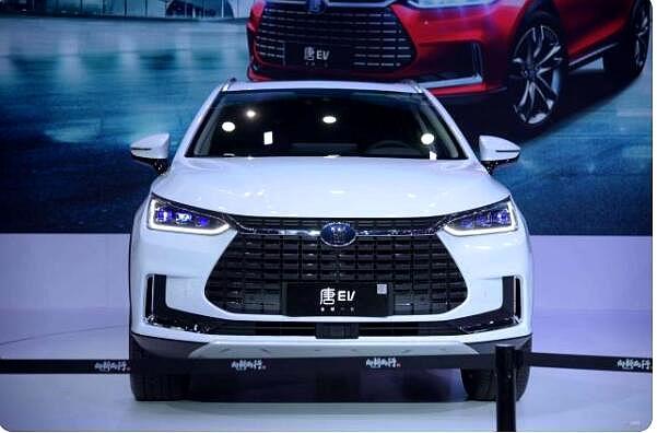新款比亚迪唐ev实车图曝光,和汉ev同款前脸,颜值更在线