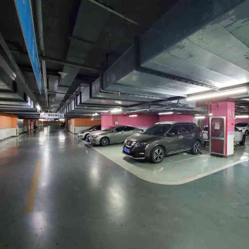 保利广场-停车场-"周末来保利逛一逛,停在了保利的地下停车场.