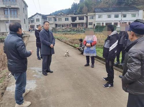 黄平县检察院检察长谢德锰在大走访中了解到,黄平县浪洞镇勤龙村村民