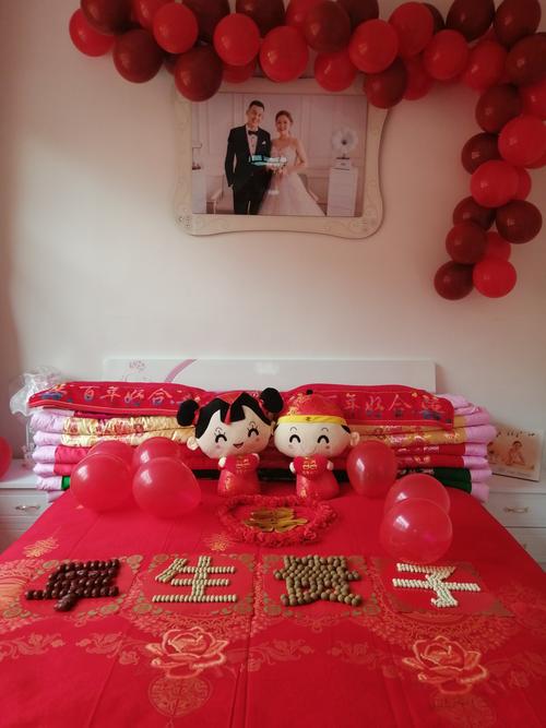 小两口婚床布置 祝愿他们《早生贵子》