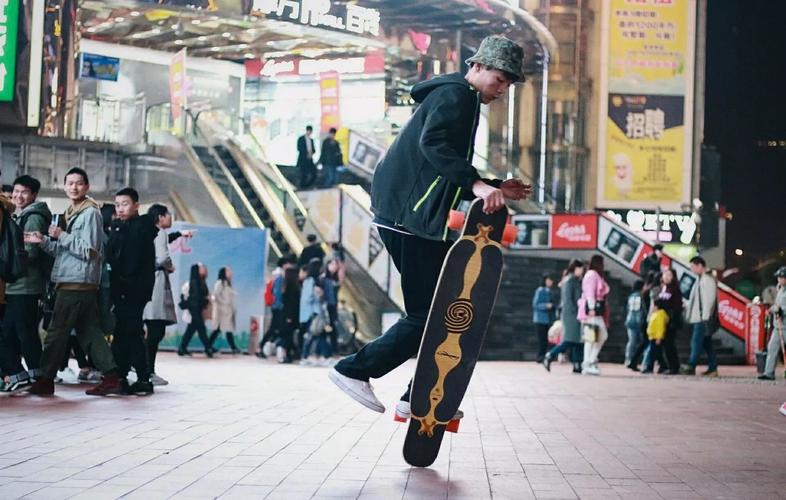 平花与舞步教学131天在看长板视频其中192天在玩长板这一年你有284天