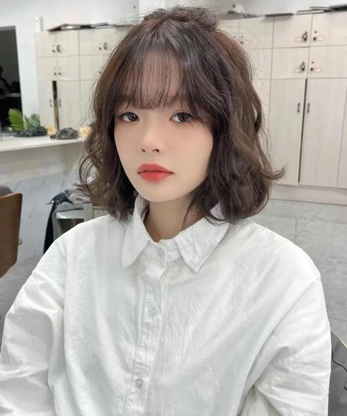 短发女生一定要尝试的烫发类型很适合发量少,头顶扁塌服帖的女生