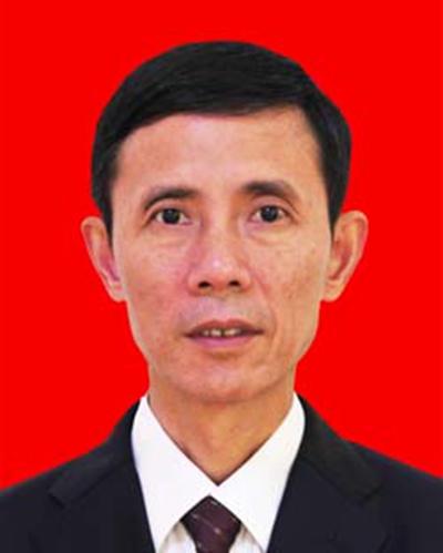  p>龙波舟,男,汉族,1959年出生,江西永新人,1977年6月参加工作,1976年