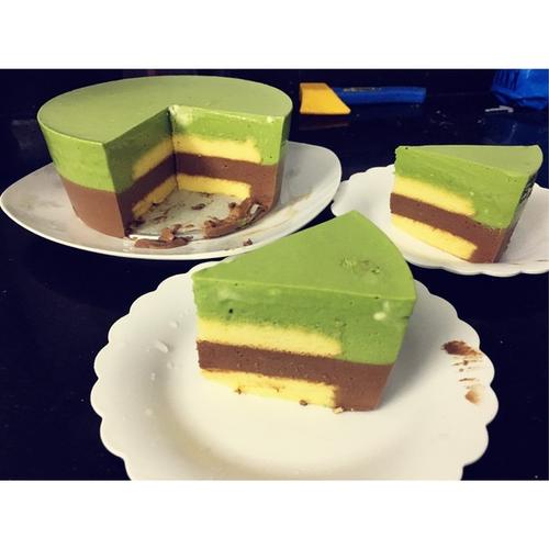 鳕明囡做的巧克力抹茶慕斯蛋糕