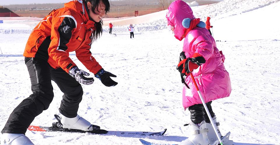 道谷南山滑雪场平日滑雪(含雪具)票不限人群(平日全天