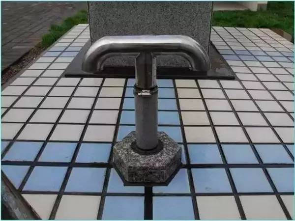 10,排气管:排气管要求设置在屋面分格缝中间,做到居中安装.