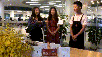 "主播hi深圳" 钟瑶,童頔和豆舞咖啡咖啡师小龙 和你聊聊"什么是手冲