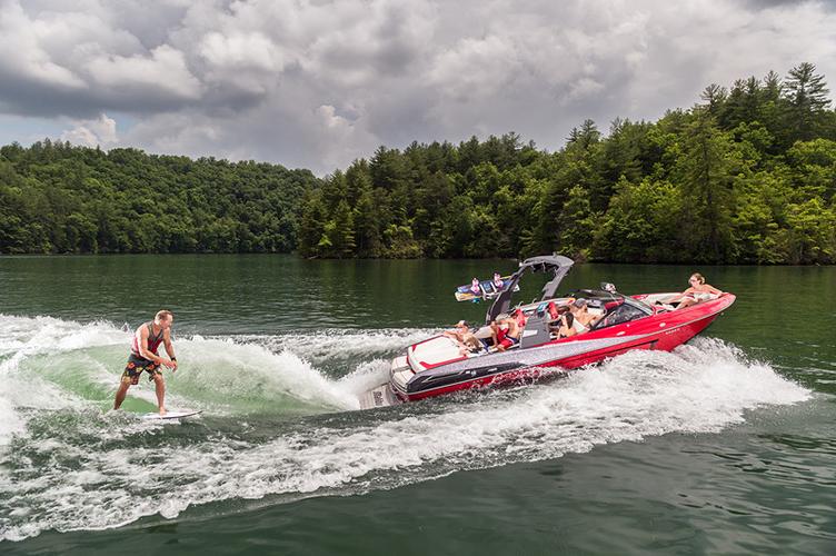 世界第一滑水艇品牌malibu系列wakesetter23lsv