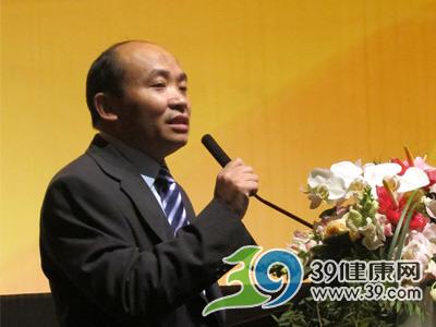 (北京大学医学部核医学系副主任杨志教授主持会议)