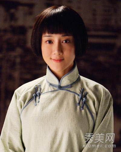 style 8 中分编发 中分编发发型时尚优雅,搭配上魅惑红唇妆充满诱惑.