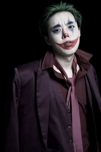 小丑是只可以笑不可以哭的,因为小丑一哭就不丑了.