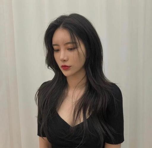 喜欢夏天留长发的小姐姐!高层次发型是必不可少,清爽