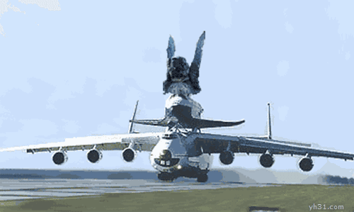 原来飞机的柔韧性这么好