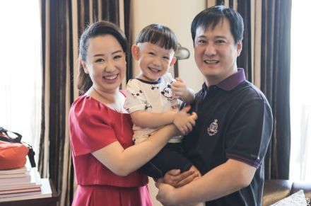 关凌晒大肚照盼二胎生女儿:赐我姬关花妹妹吧 关凌及老公姬云飞个人