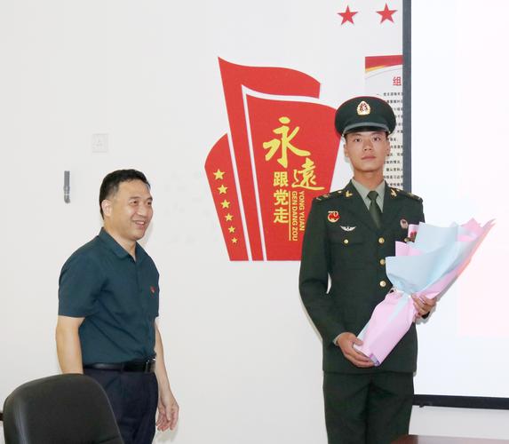 国庆阅兵护旗手曾嵘做客抚州市退役军人事务局