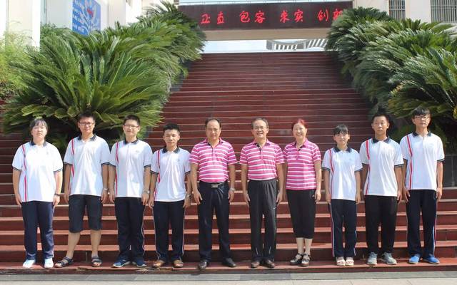 2017年北大,清华学子与校长徐小平和班主任熊云文,万小梅合影 (未完