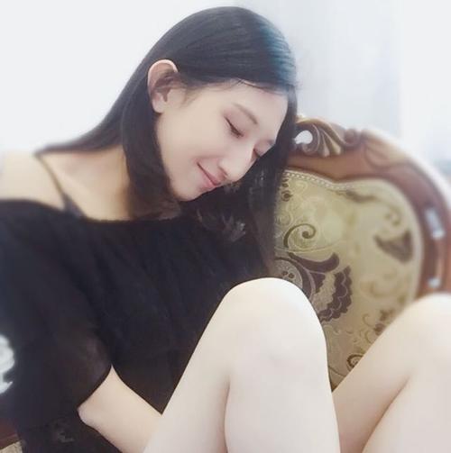 梦梦的吃货脸萌