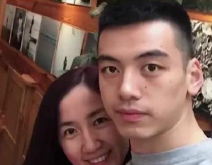 《披荆斩棘》刘迦恋情曝光,与78年女友相爱,女方疑有将成年女儿