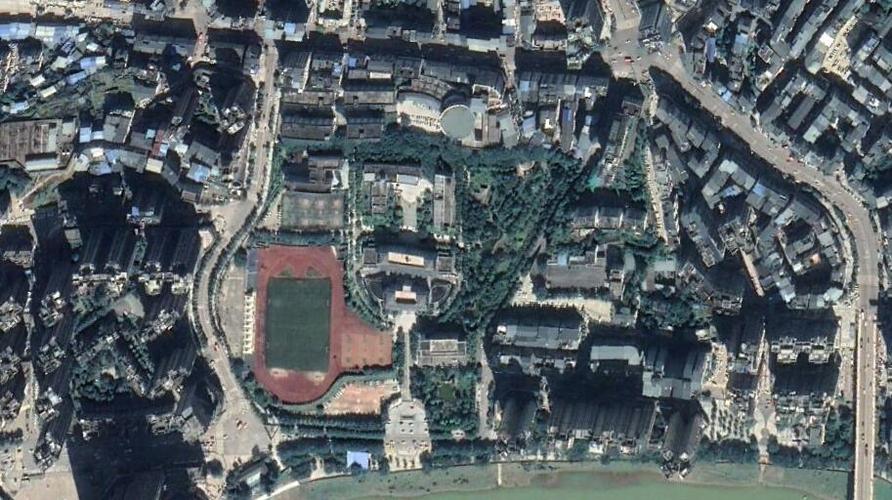 卫星上看四川达州宣汉县:县城位于半岛上,前河,后河在此交汇